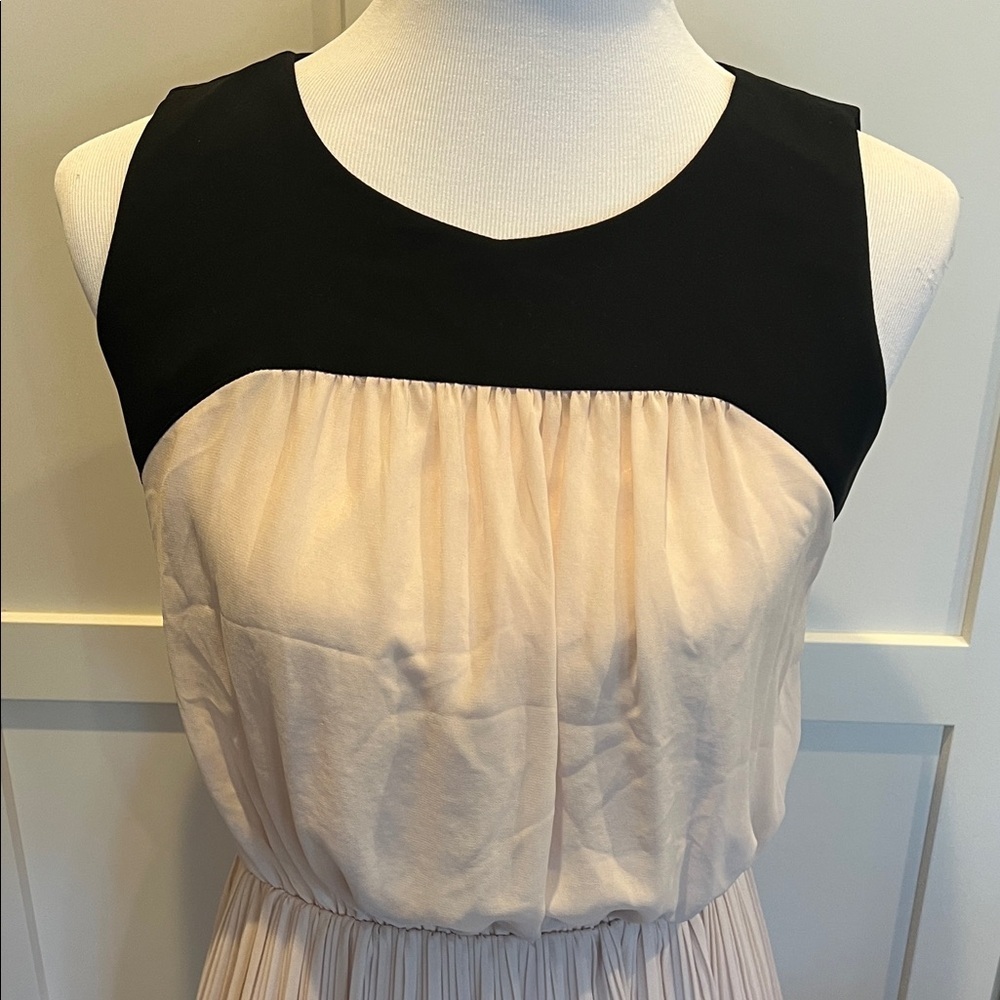 Urban Outfitters Black and Cream Pleated Dress Size 6 - Picture 3 of 10